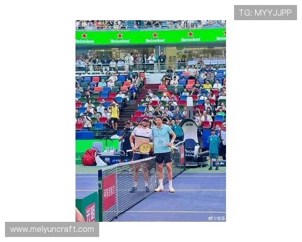 新一轮网球大师赛揭幕 世界顶级选手争夺冠军宝座激战正酣