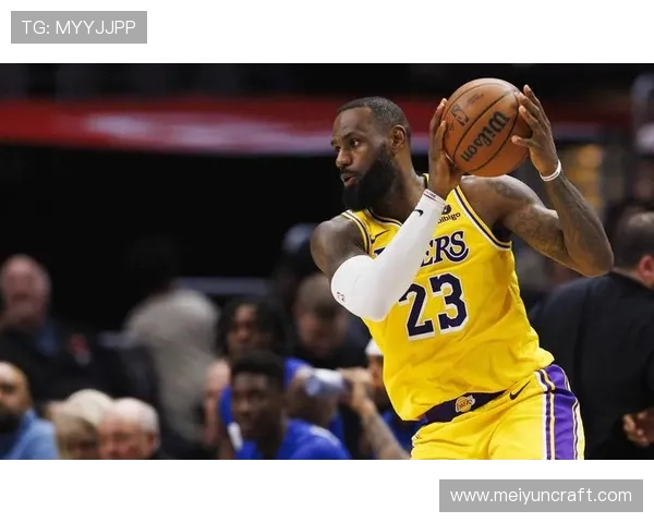 詹姆斯领衔湖人三连胜 替补席发力力克勇士迎来新赛季首胜